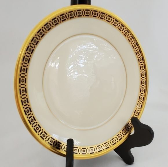 RARE and Discontinued Lenox Tudor Salad Plate - Picture 3 of 4